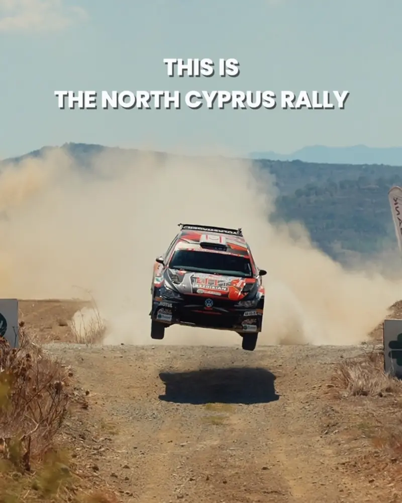 Kuzey Kıbrıs Rallisi'nde havalanan ralli aracı